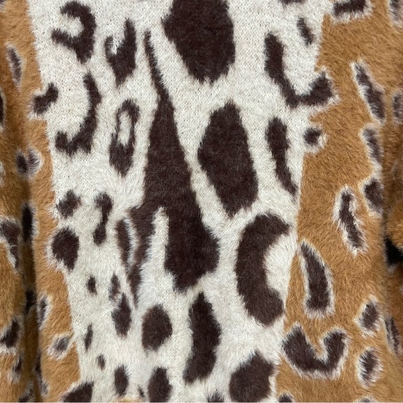 Broadway 38 Medium Crew Neck Faux Fur Color-block Animal Print Sweater - Picture 5 of 11